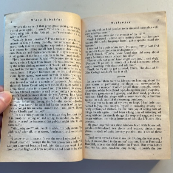 📚2/$6   Outlander #1 in Series - Picture 11 of 12